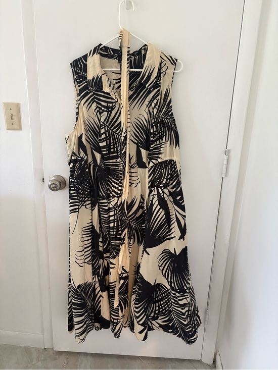 torrid Dresses & Skirts - torrid Black & Cream Sleeveless Palm-Print Maxi Dress